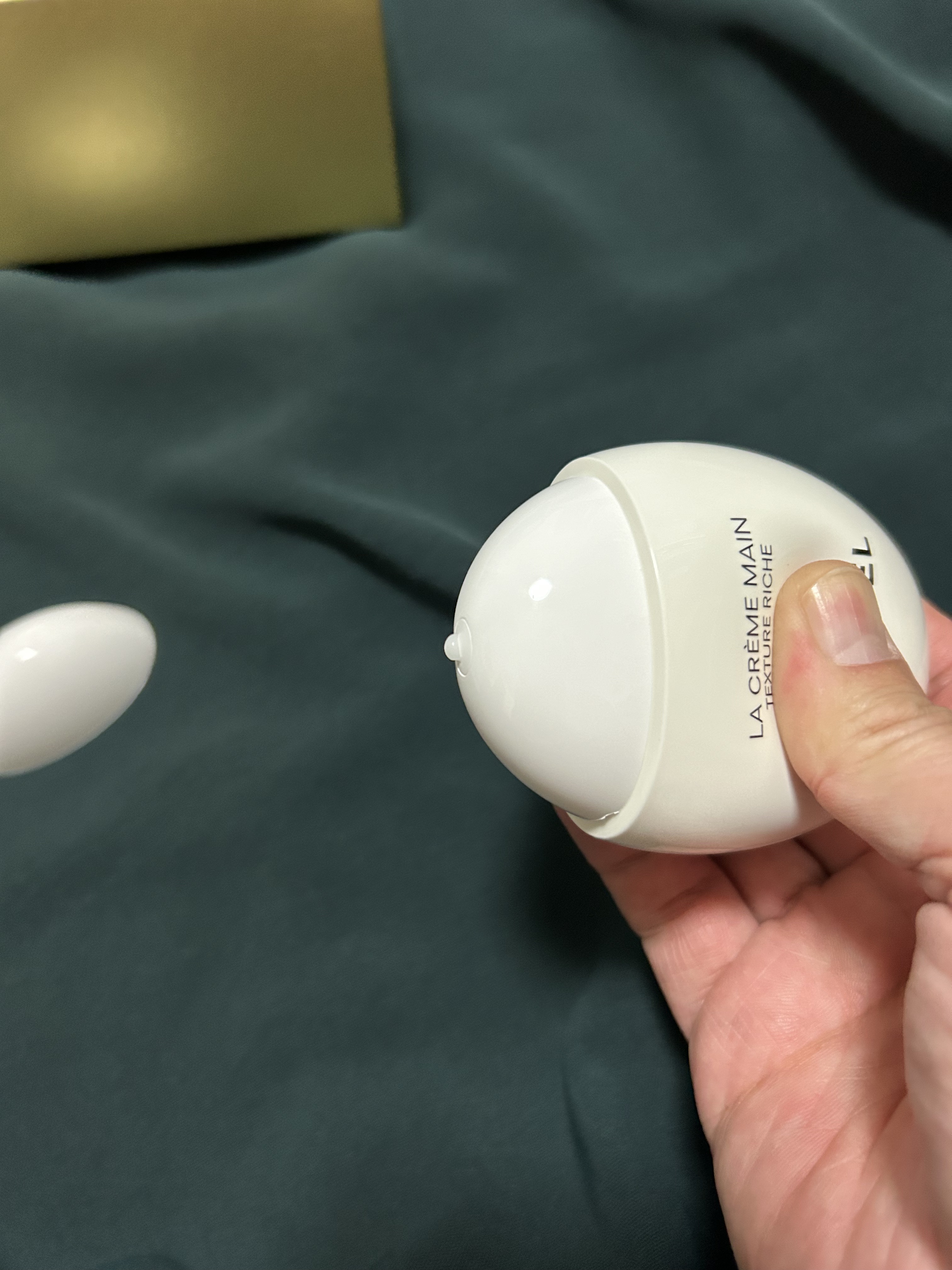 ラ クレーム マン/CHANEL/ハンドクリームを使ったクチコミ（2枚目）