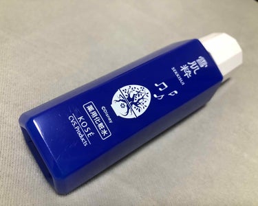 ＊コンビニスキンケア
・
・
こちらは、雪肌粋の薬用化粧水になります。
60mlで980円(税抜き)。
・
・
コンビニで購入出来るお手頃価格とお手頃サイズの化粧水です。
・
・
薬用なので、お肌トラブ