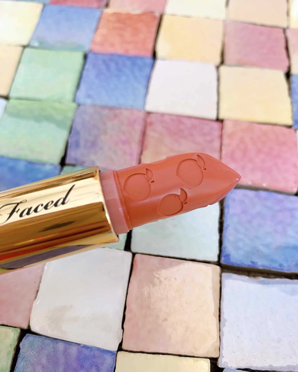 ジューシー マット ロングウェア リップスティック ディスローブド/Too Faced/口紅を使ったクチコミ（2枚目）