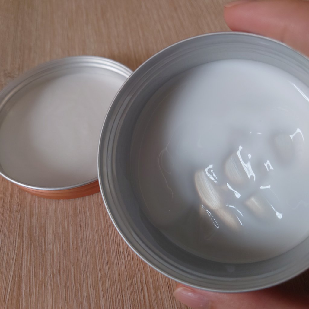 ハンド＆ボディ モイストクリーム キンモクセイの香り 100g（2022年版）【旧】/AHALO BUTTER/ハンドクリームを使ったクチコミ（3枚目）