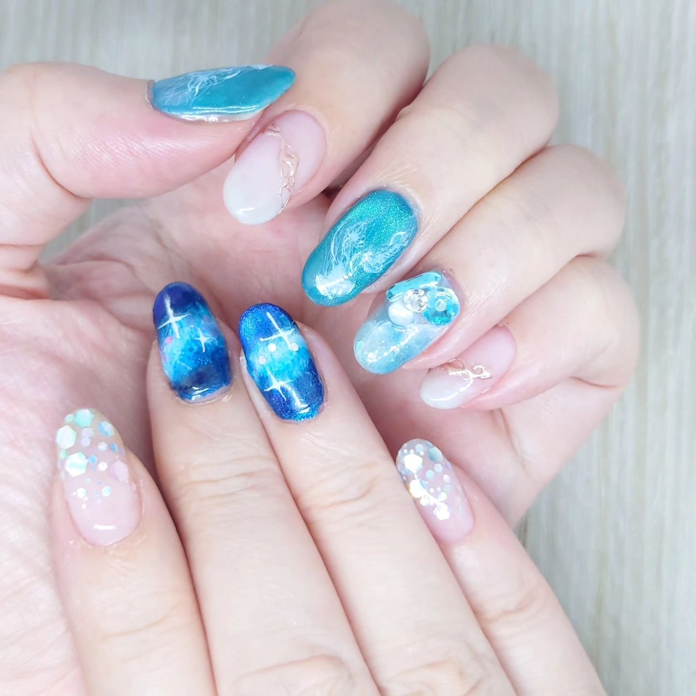 ゆき on LIPS 「右手のマイネイル。宇宙イメージで!ベースはプリムドールミューズ..」(3枚目)