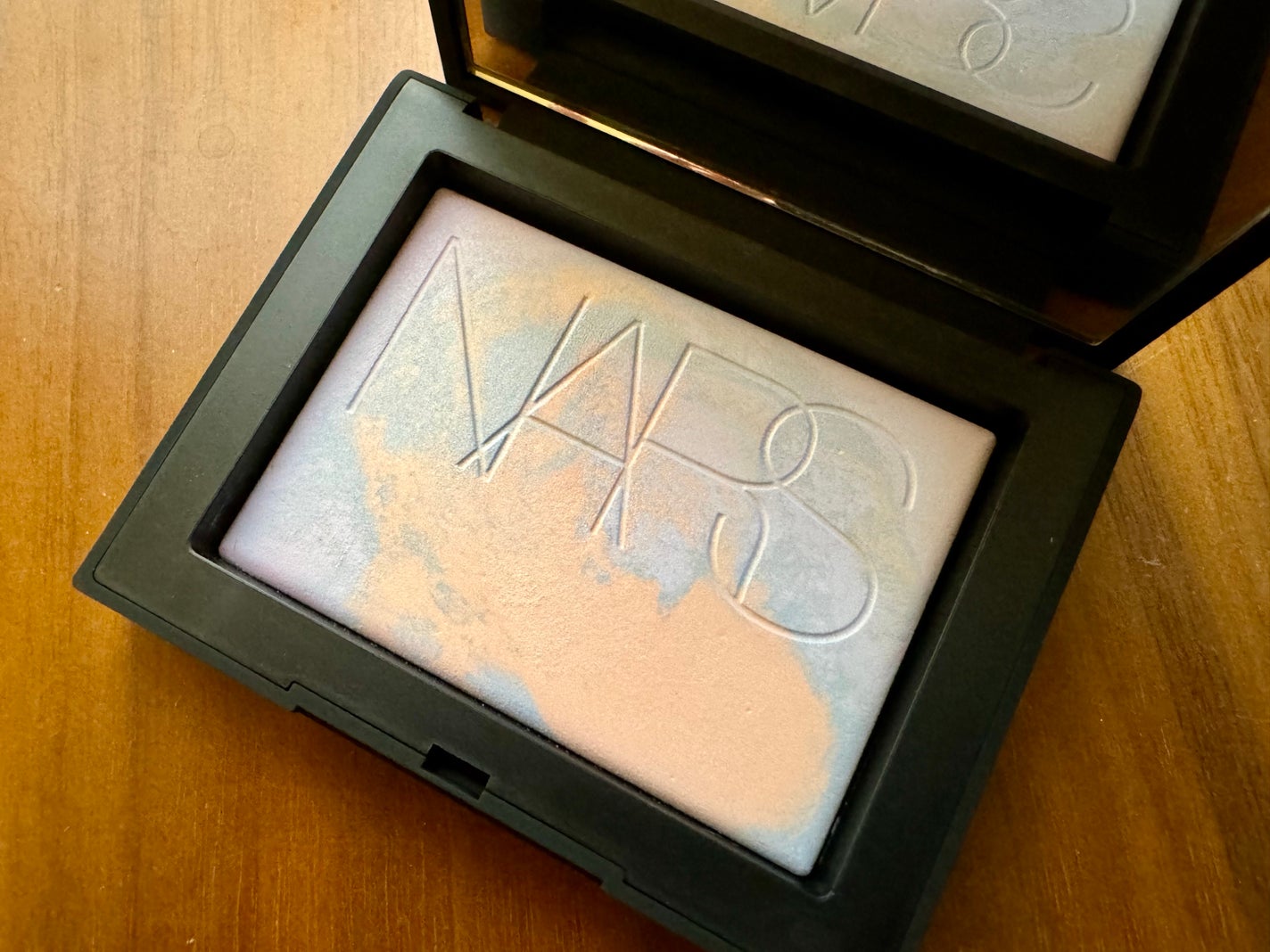 ライトリフレクティング プリズマティックパウダー/NARS/プレストパウダーを使ったクチコミ(4枚目)