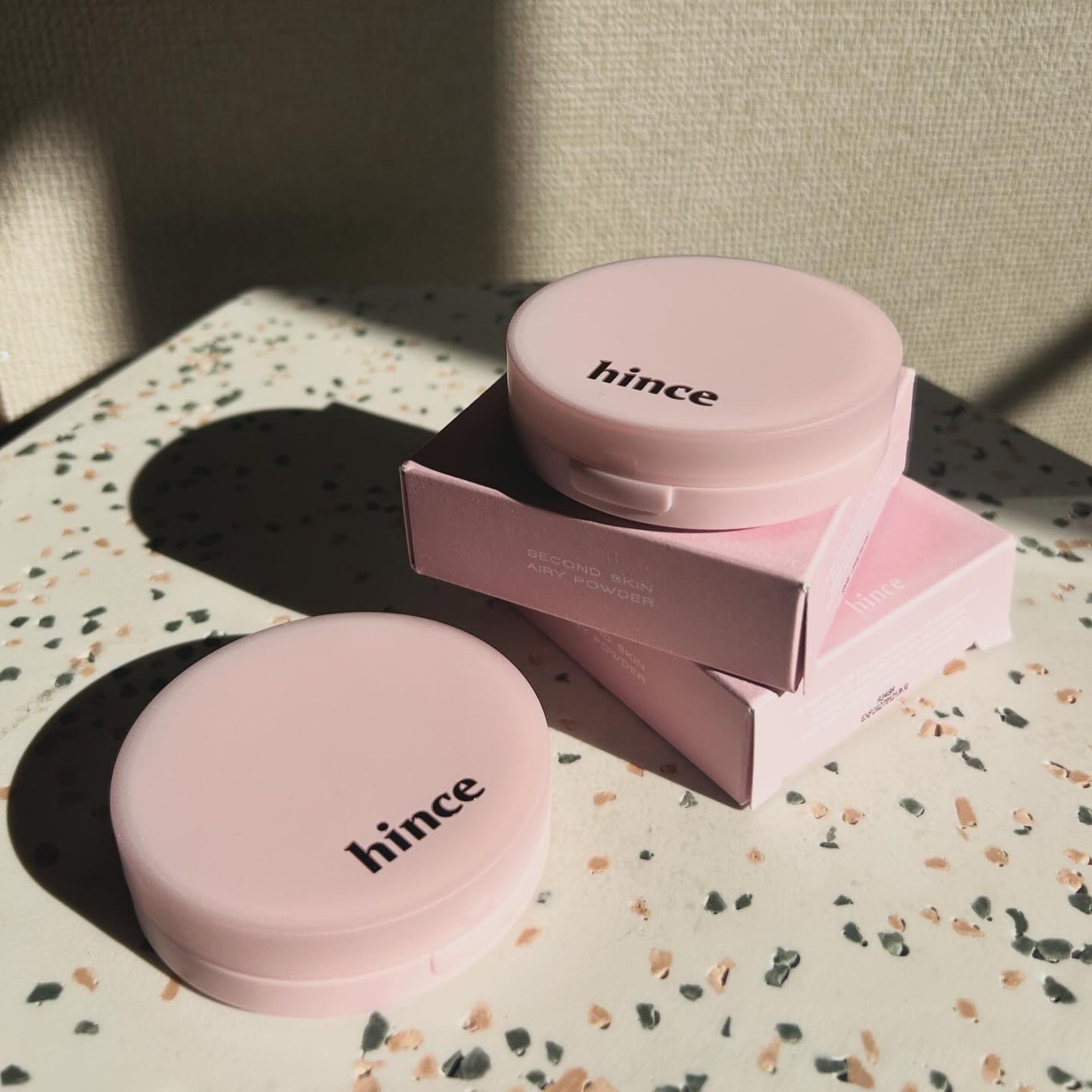 つーちゃん on LIPS 「見た目も可愛い💕持ち運びもできるパウダー🌷@hince_off..」(1枚目)