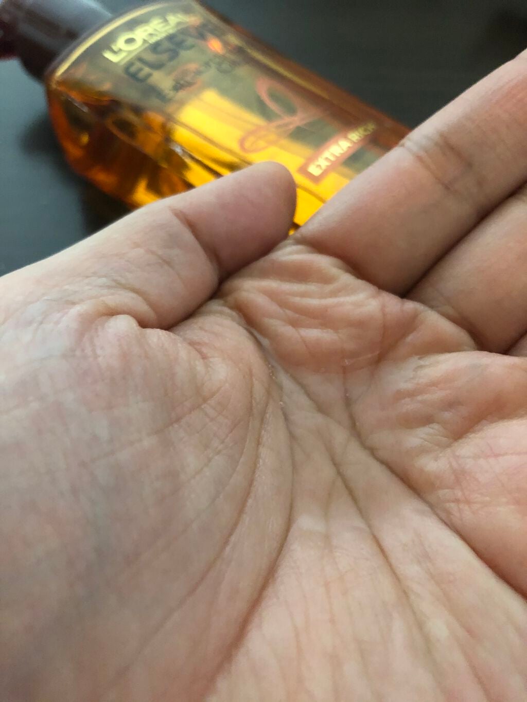 エルセーヴ エクストラオーディナリー オイル リッチフィニッシュ/ロレアル パリ/ヘアオイルを使ったクチコミ(2枚目)