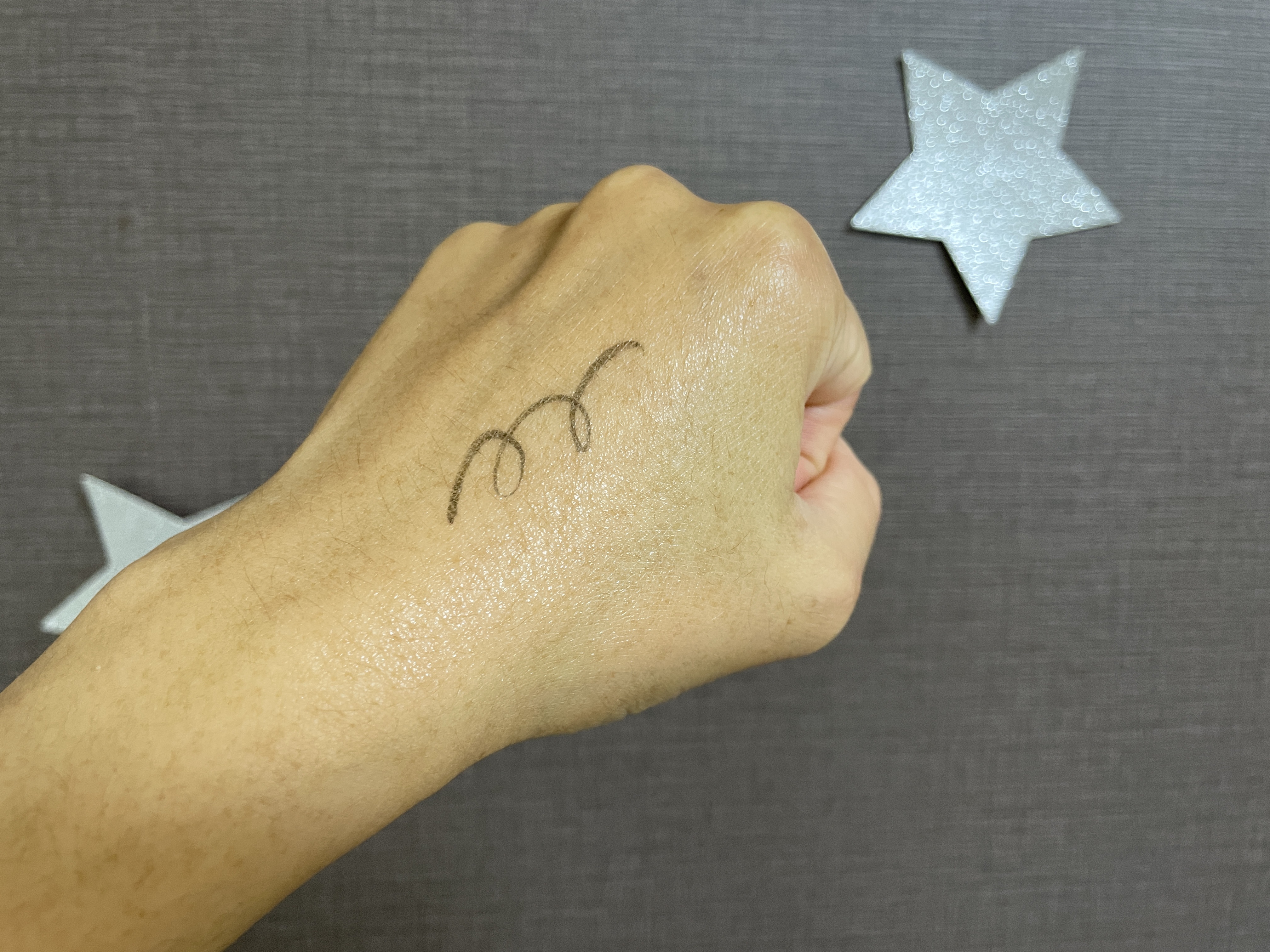 ベルベットライナー 08.ヘーゼルカーキ(公式ECサイト・LIPSショッピング限定)/LUMIURGLAS/リキッドアイライナーを使ったクチコミ（3枚目）