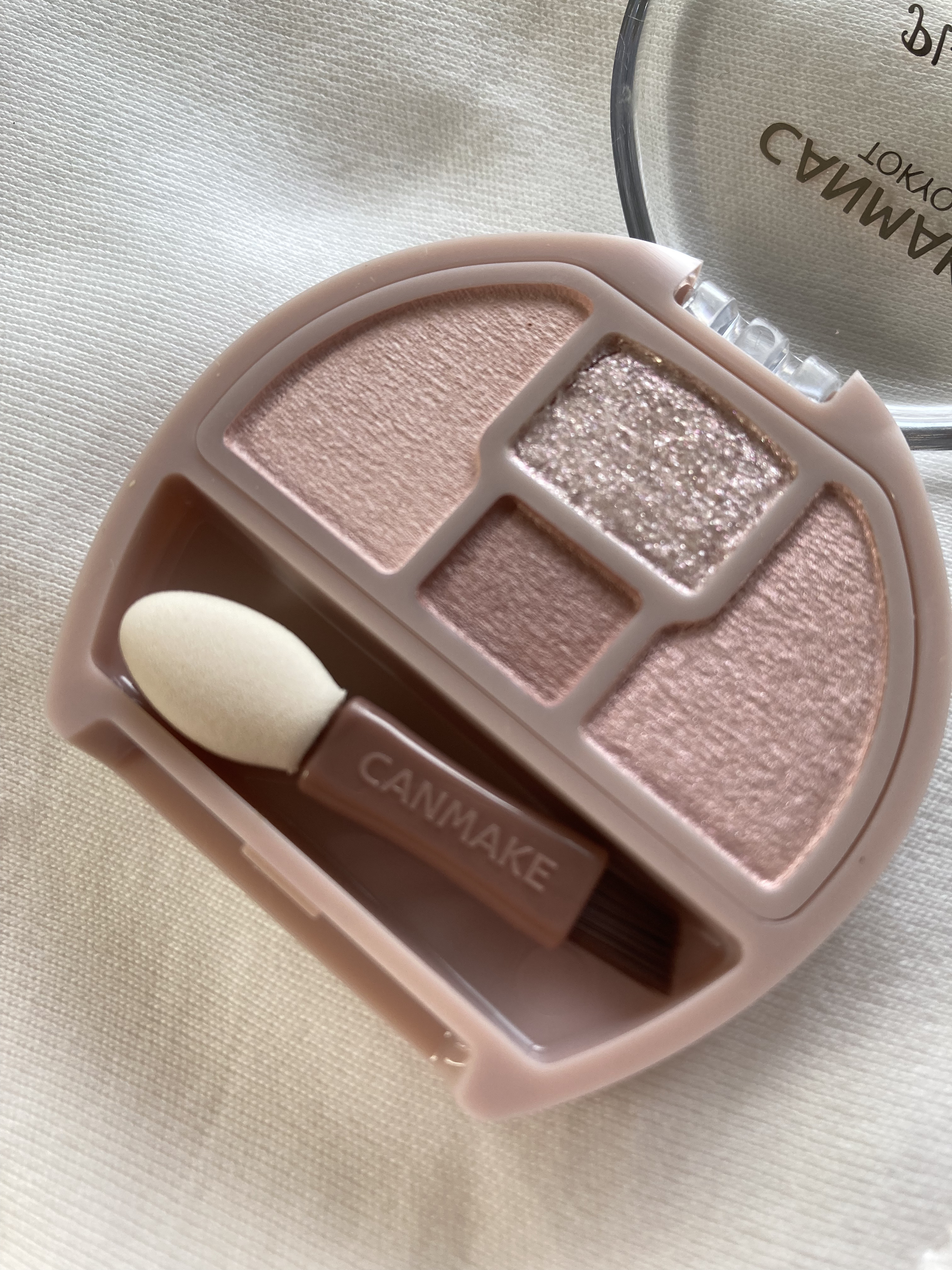 プランぷくコーデアイズ/キャンメイク/パウダーアイシャドウを使ったクチコミ（2枚目）