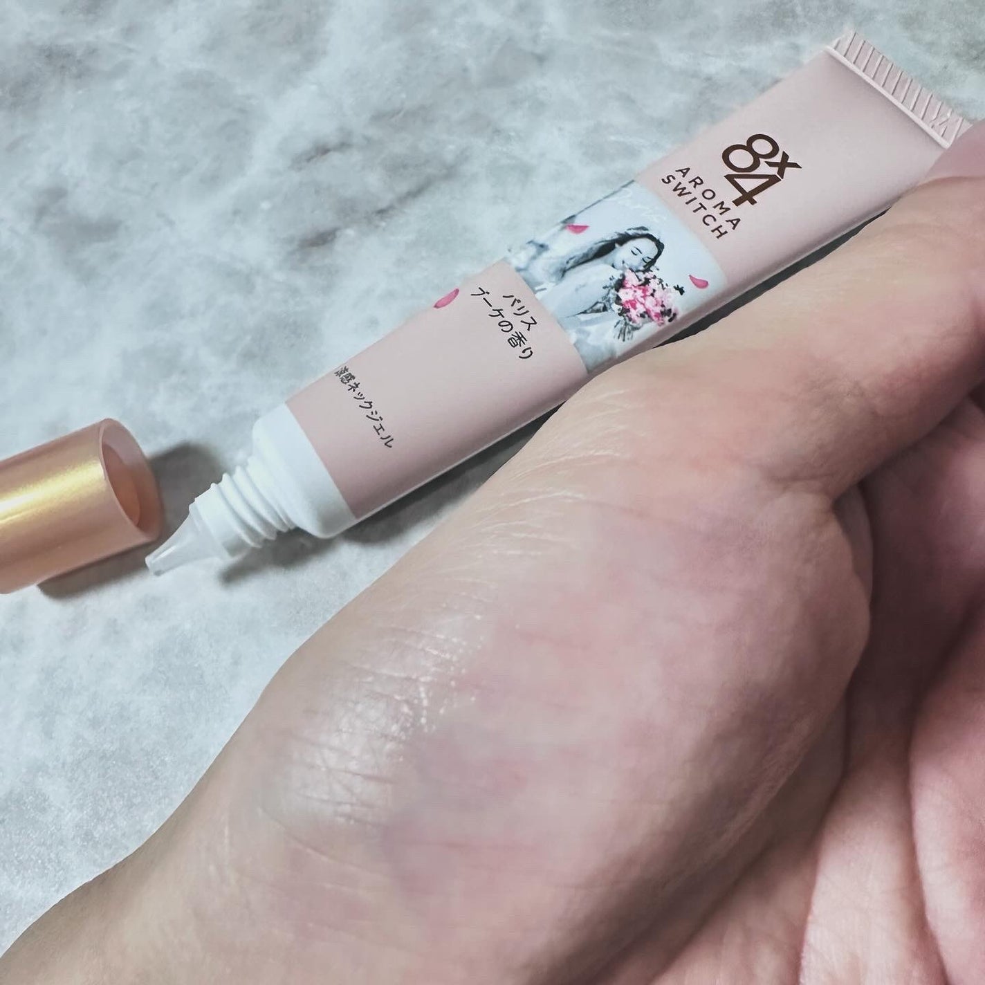 8x4 アロマスイッチ 涼感ネックジェル パリスブーケの香り/8x4/デオドラント・制汗剤を使ったクチコミ(3枚目)