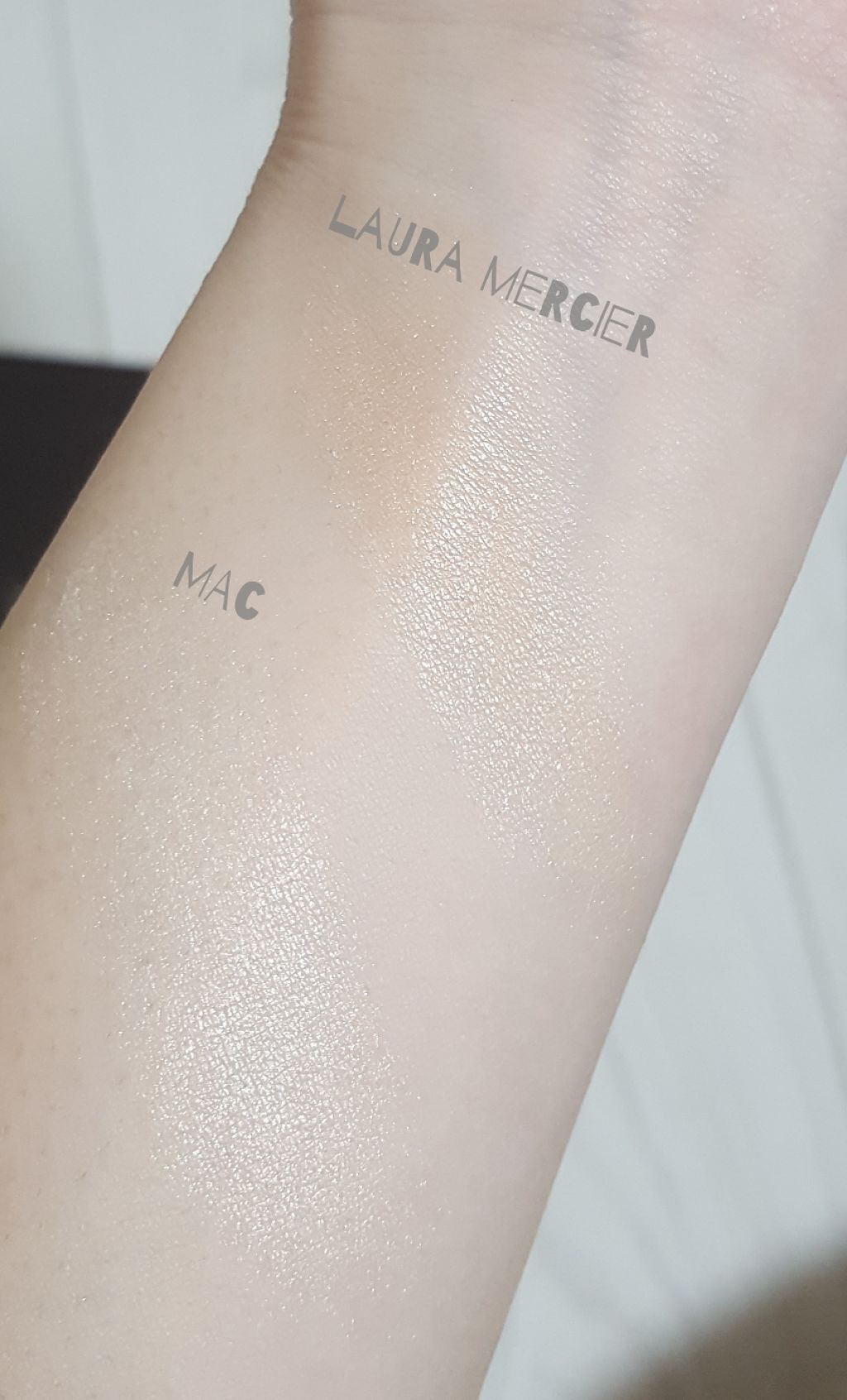 マットラディアンス ベイクドパウダー ハイライト01/ローラ メルシエ/パウダーハイライトを使ったクチコミ（2枚目）