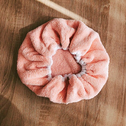 DAISO マイクロファイバーヘアキャップのクチコミ「洗髪後〜ドライヤーの前まで着けています🧖♀️
同じく100均のマイクロファイバーのターバン.....」(3枚目)