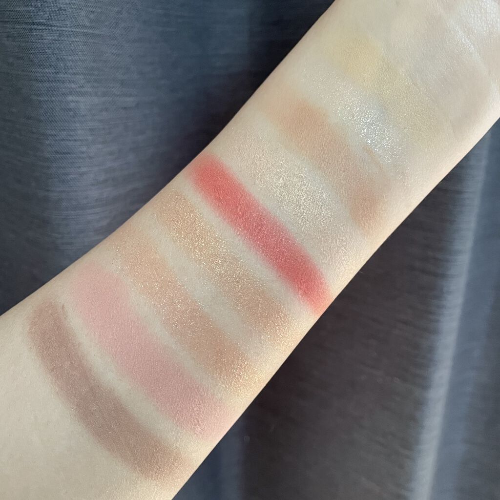 済州 カラーピッカー椿ブルーミングチーク/innisfree/パウダーチークを使ったクチコミ（3枚目）