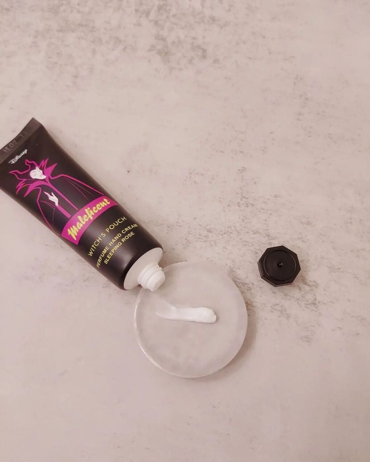 Witch's Pouch ✕ Disney villains ヴィランズ パフューム & モイスチャライザーハンドクリーム/アスリーエイチ/ハンドクリームを使ったクチコミ(5枚目)