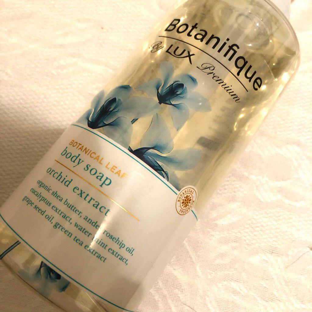 LUX プレミアム ボタニフィーク ボディソープ ボタニカルリーフのクチコミ「LUX プレミアムボタニフィークボディソープ✨ボタニカルリーフ
さらスベボディになれる😍そして.....」（1枚目）