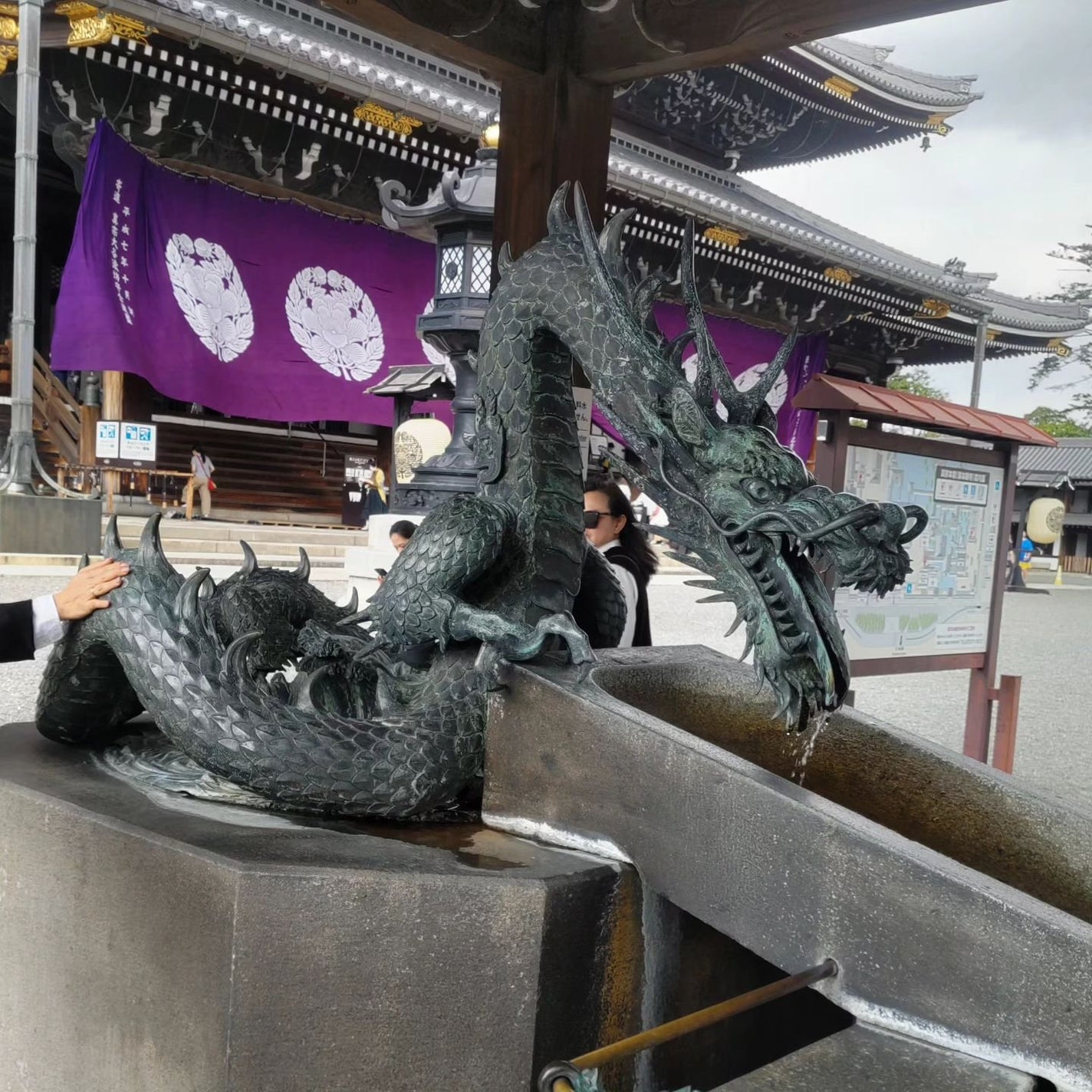 ひろちゃん on LIPS 「東本願寺今回の旅京都の街を観光しながら落ち着いた所最後の日にな..」(6枚目)