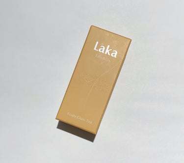 【使った商品】
Laka　フルーティーグラムティント
【色味】
暗めの赤のような感じの落ち着いた色
【色もち】
ティッシュoffしても色が落ちない
【質感】
ツヤっぽい
【保湿】
乾きやすいわけではない