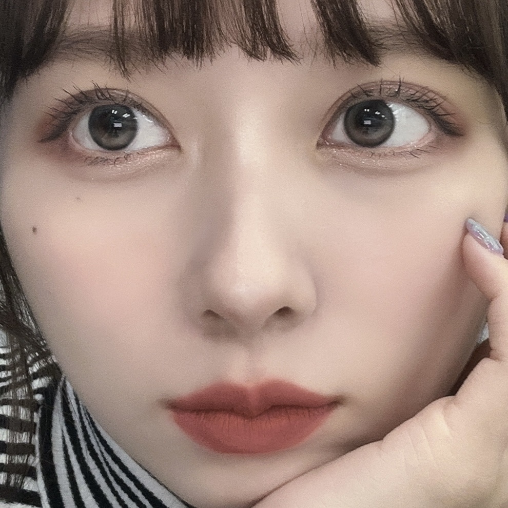 オーロラシマー ハイライター/innisfree/パウダーハイライトを使ったクチコミ（2枚目）