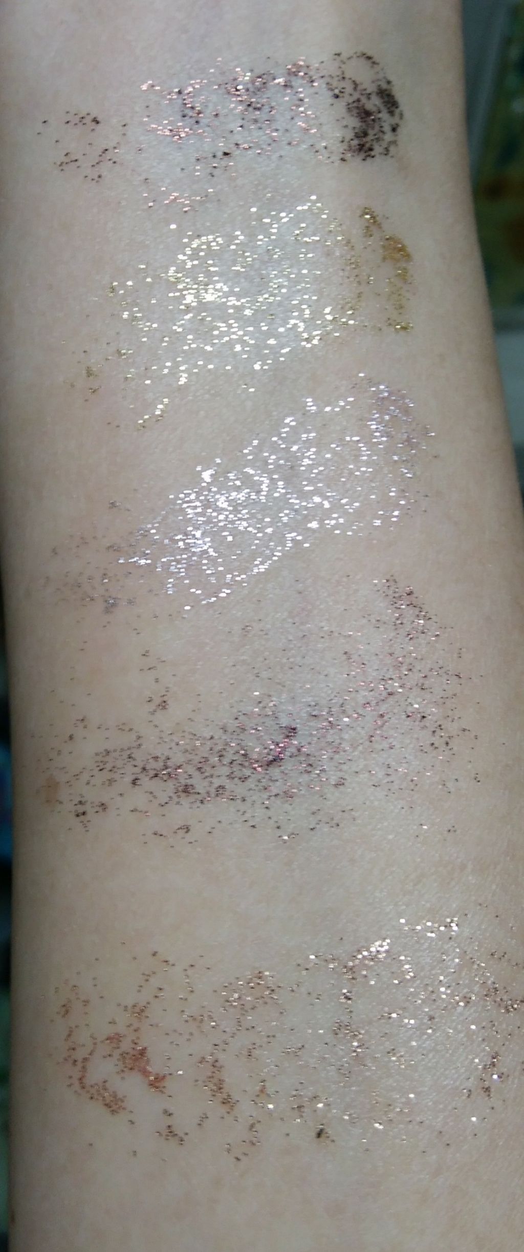 ドド グリッターパレットのクチコミ「☆ドド　グリッターパレット　GLPL-03　

3枚目のお色がわかりずらくてすみません💦

捨.....」（3枚目）