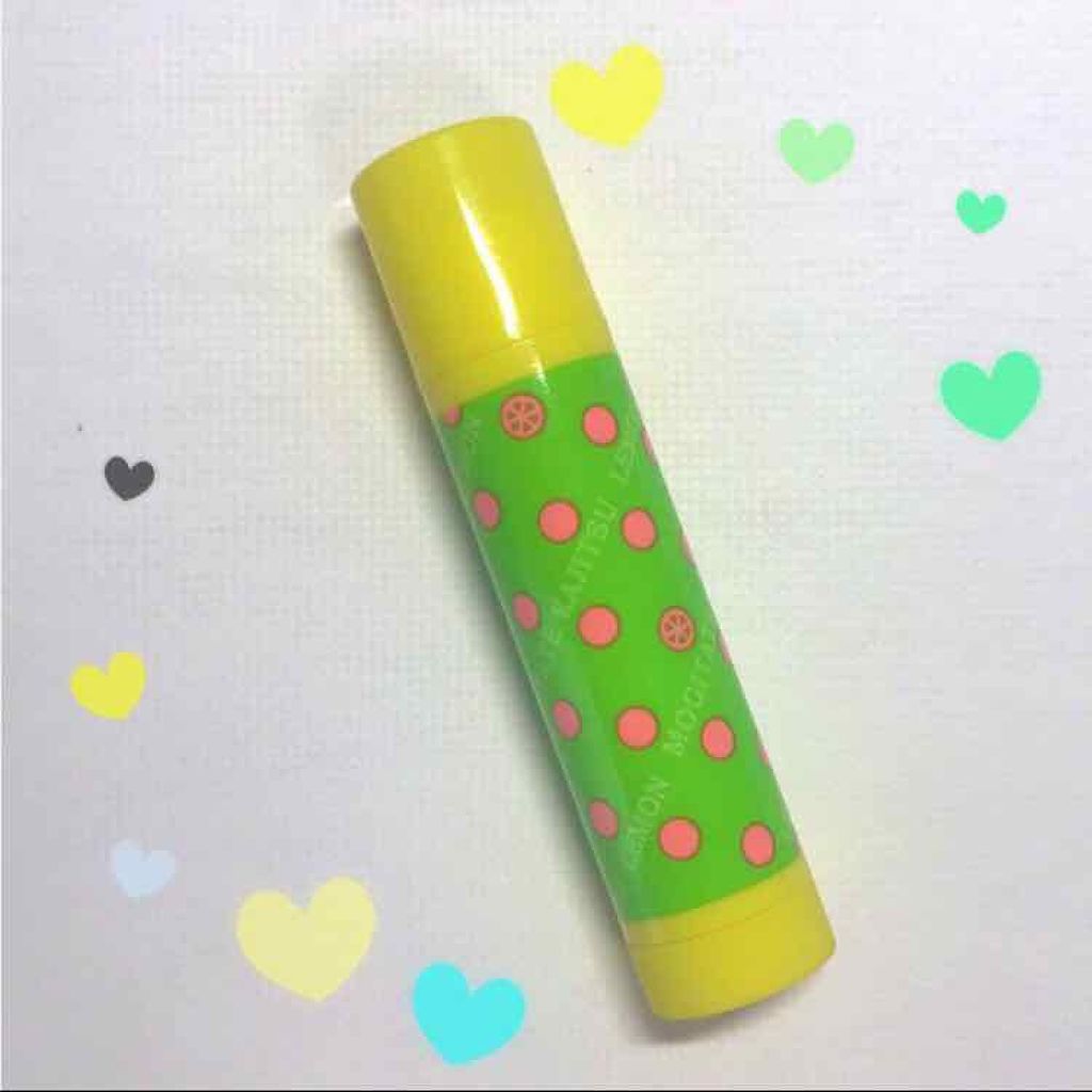 保湿用の色がつかないリップクリームです💕

ちゃんと唇を保湿してくれて、乾燥する冬にぴったり✨

レモンの香りで癒されます👍