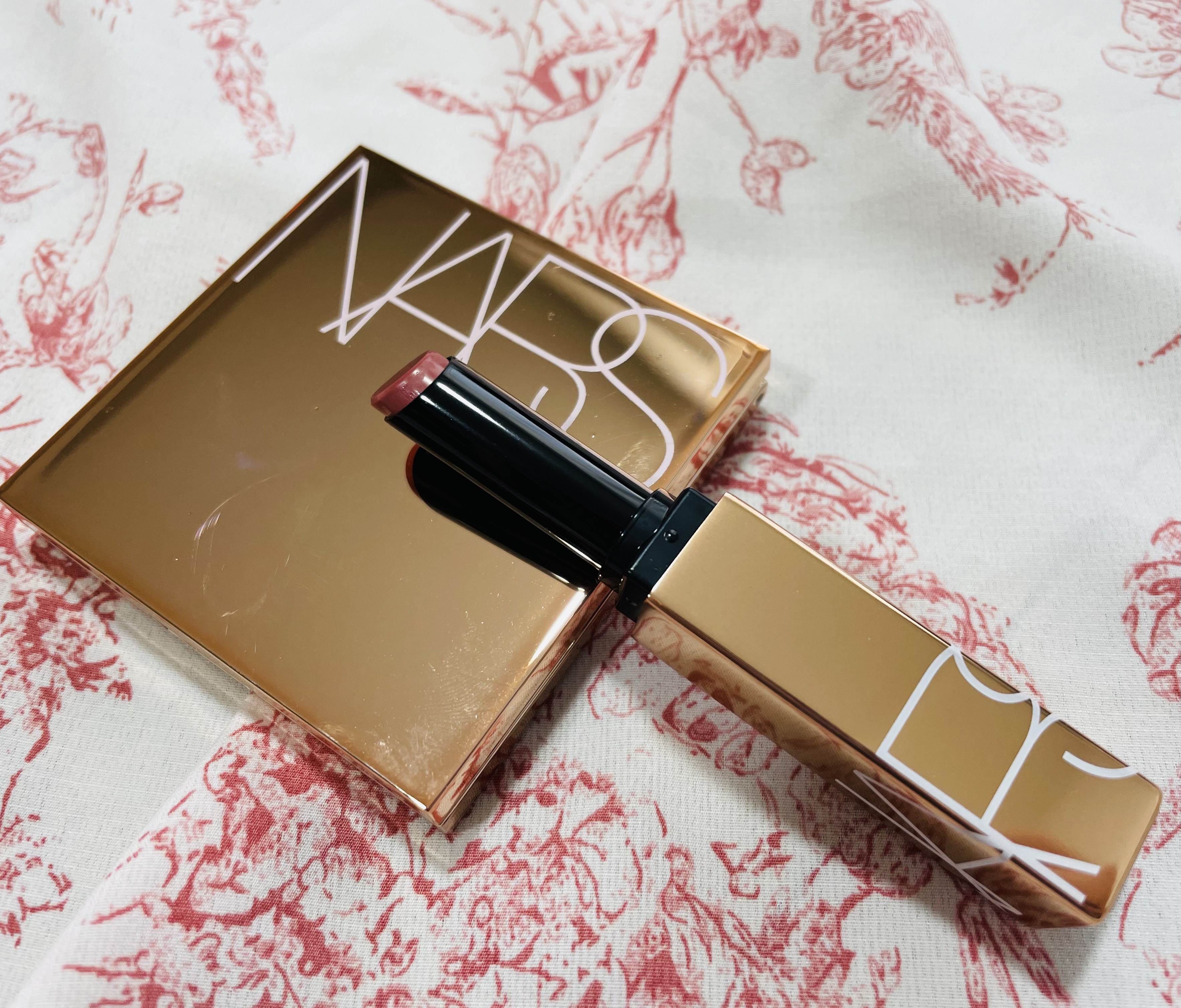 アフターグロー　センシュアルシャイン　リップスティック/NARS/口紅を使ったクチコミ（3枚目）