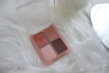 GLAM EYE SHADOW PINK BELLINI/U/CHOO/アイシャドウパレットを使ったクチコミ（2枚目）