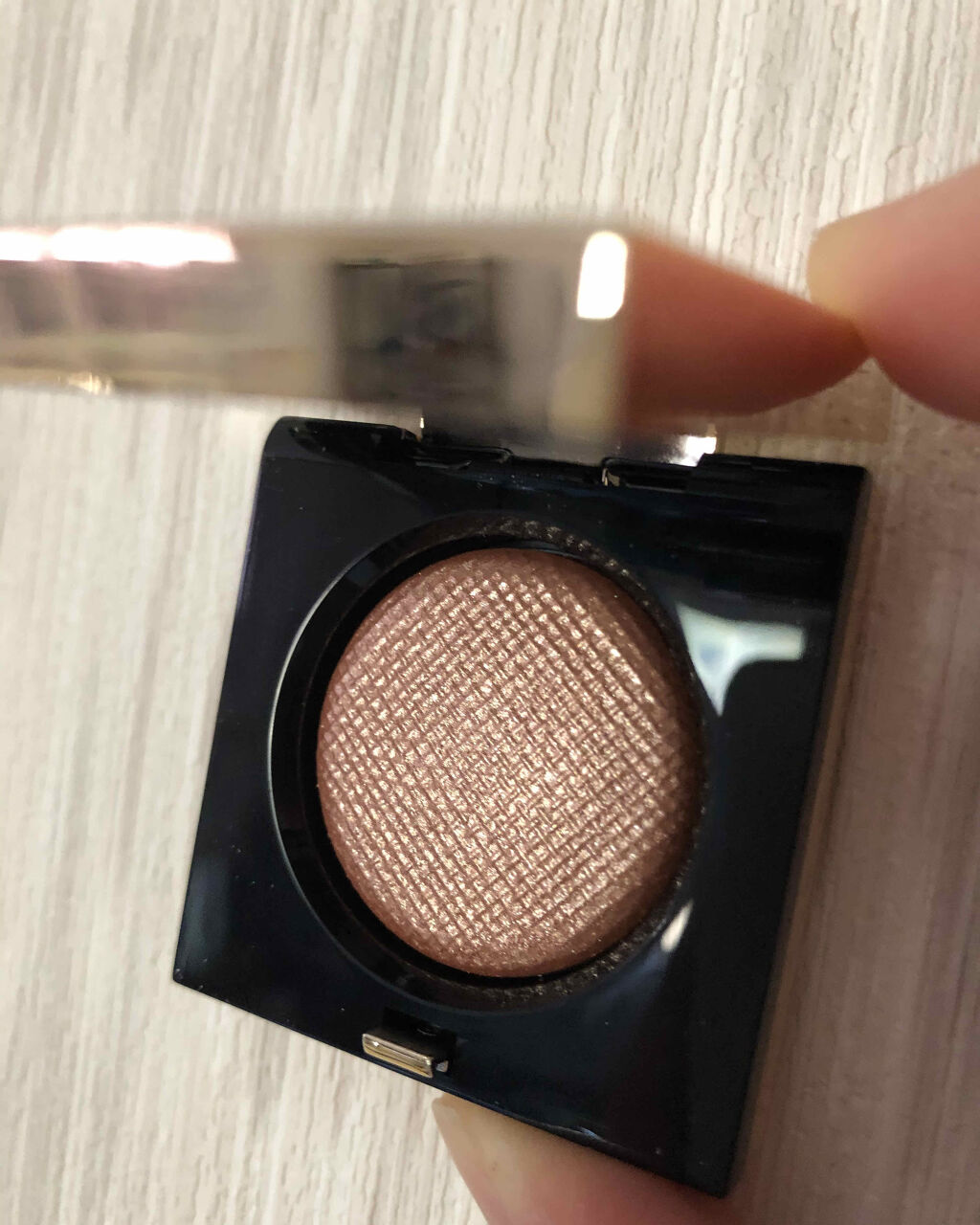 リュクスアイシャドウ 02 メルティングポイント(リッチ メタル)/BOBBI BROWN/単色アイシャドウを使ったクチコミ（2枚目）