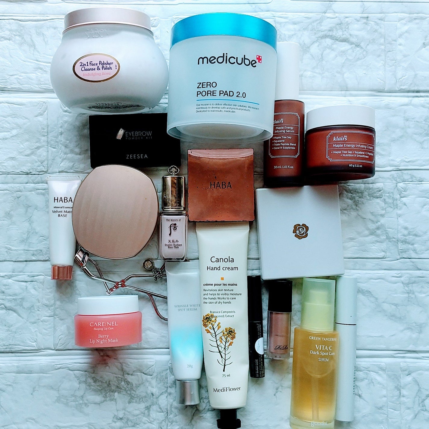 ヨナ フォロバ100 on LIPS 「メガ割注文品がくる前に、コスメ断捨離。空白の法則→空間があると..」(3枚目)