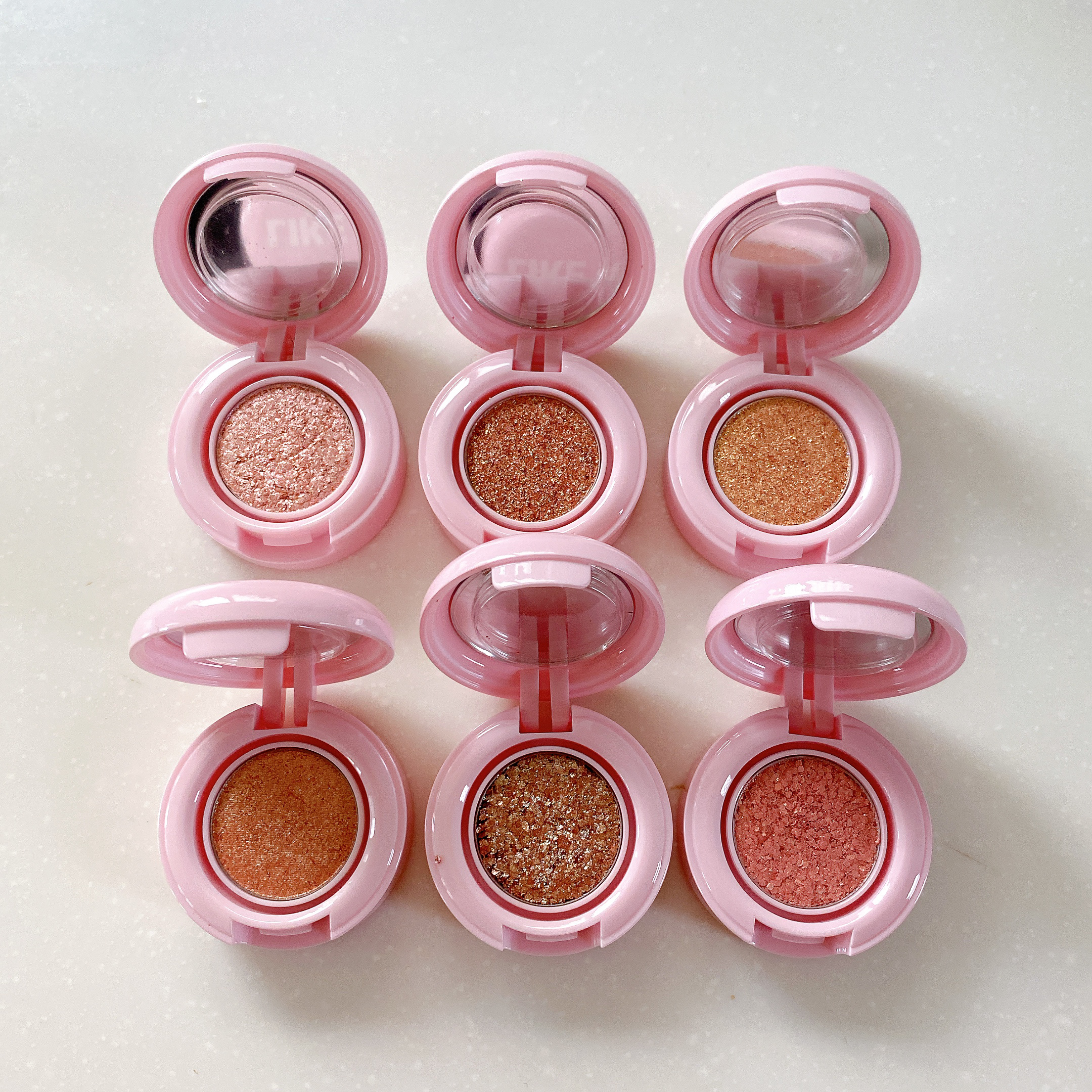 BLESSED MOON ミニライクアシャドウのクチコミ「\BLESSED MOON ミニライクアシャドウ/

01　バブリー　Mini Bubbly
.....」（1枚目）