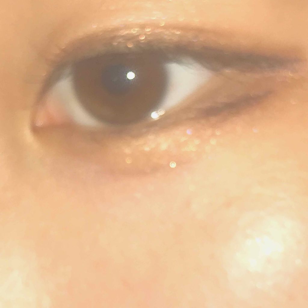 ことみ on LIPS 「ピンぼけでもぎらぎら#キラキラシャドウ#メイク写真..」(1枚目)