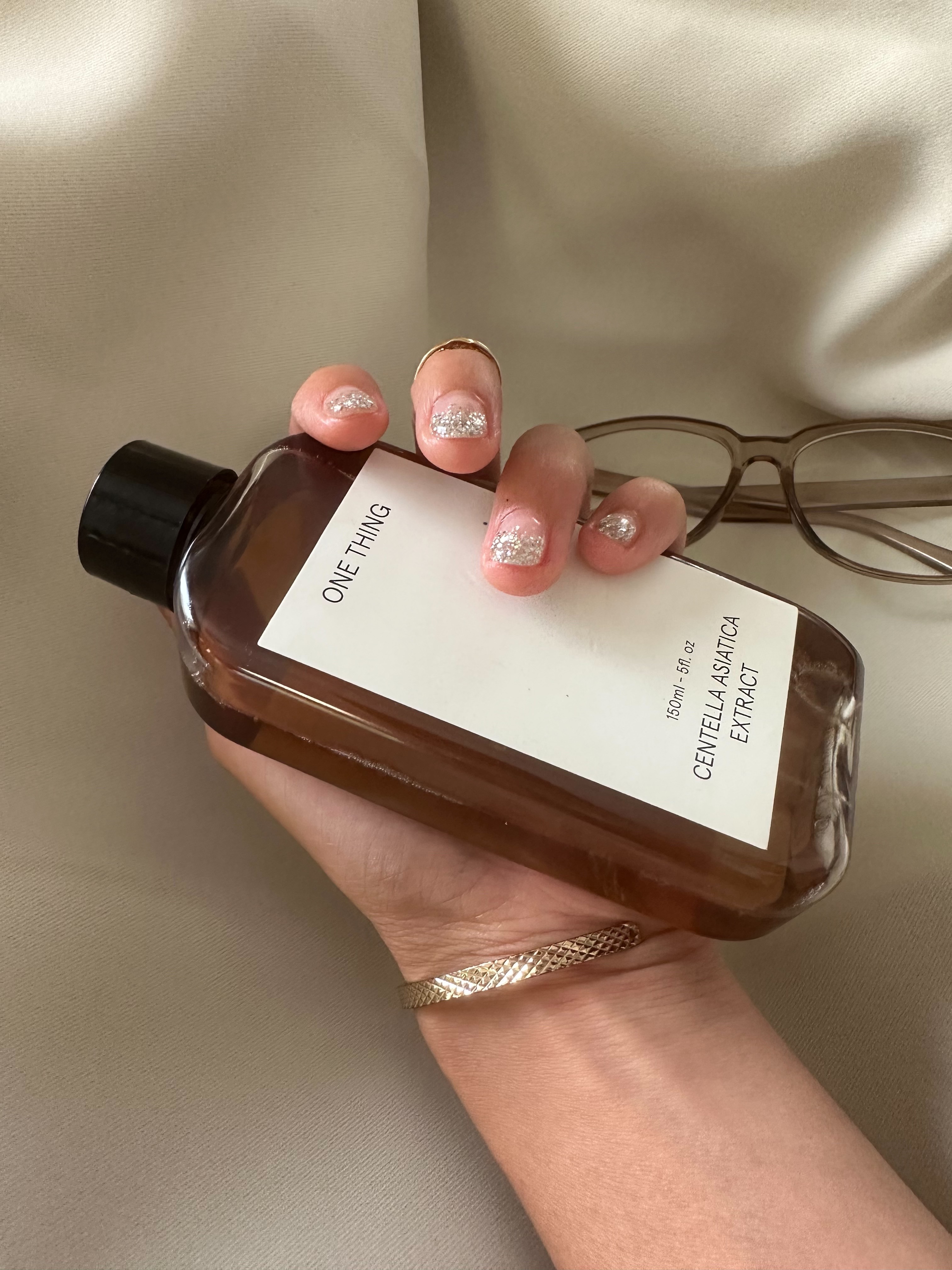 見た目がまず韓国化粧品っぽくて可愛い！
私はいつもの化粧水にプラスしてつけてます🫶
匂いも天然っぽい匂いがします！ツボクサがあまり知りませんが🤣🤣
#ONETHING #ツボクサ化粧水