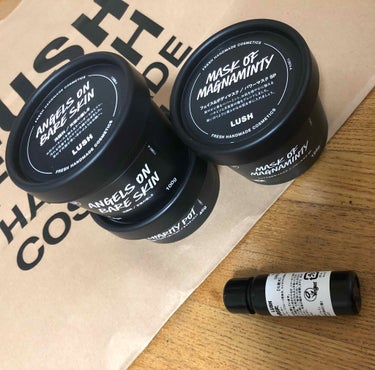 バスボブがとても可愛くいい香りなLUSH
他にも石鹸やパックなどの美容ものも取り扱っています

パッケージがカッコイイ
オシャレでいい香り
肌にも環境にも優しい
ギフトや限定ものもあるので贈り物にも〇
