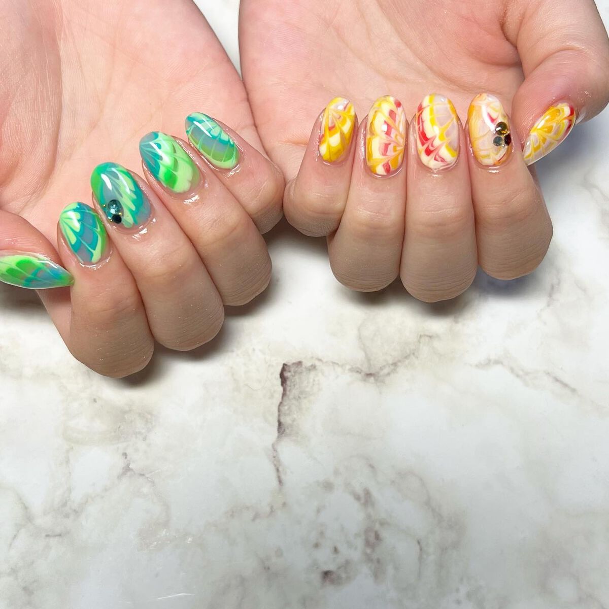 cst on LIPS 「#海外デザイン#トロピカル#不規則デザイン#もやもやネイル#ネ..」(1枚目)