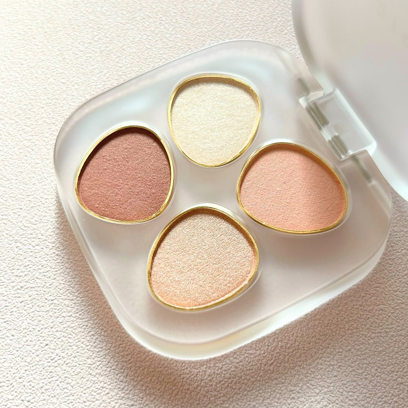 トーン ペタル フロート アイパレット/to/one/アイシャドウパレットを使ったクチコミ(2枚目)