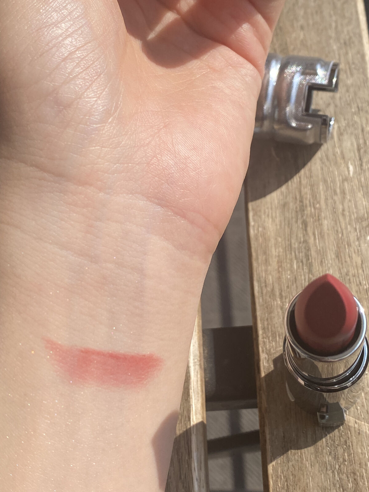 ルージュ・ジバンシイ・シアー・ベルベット ルージュ・ジバンシイ・シアー・ベルベット（ホリデー コレクション 2022）/GIVENCHY/口紅を使ったクチコミ（2枚目）