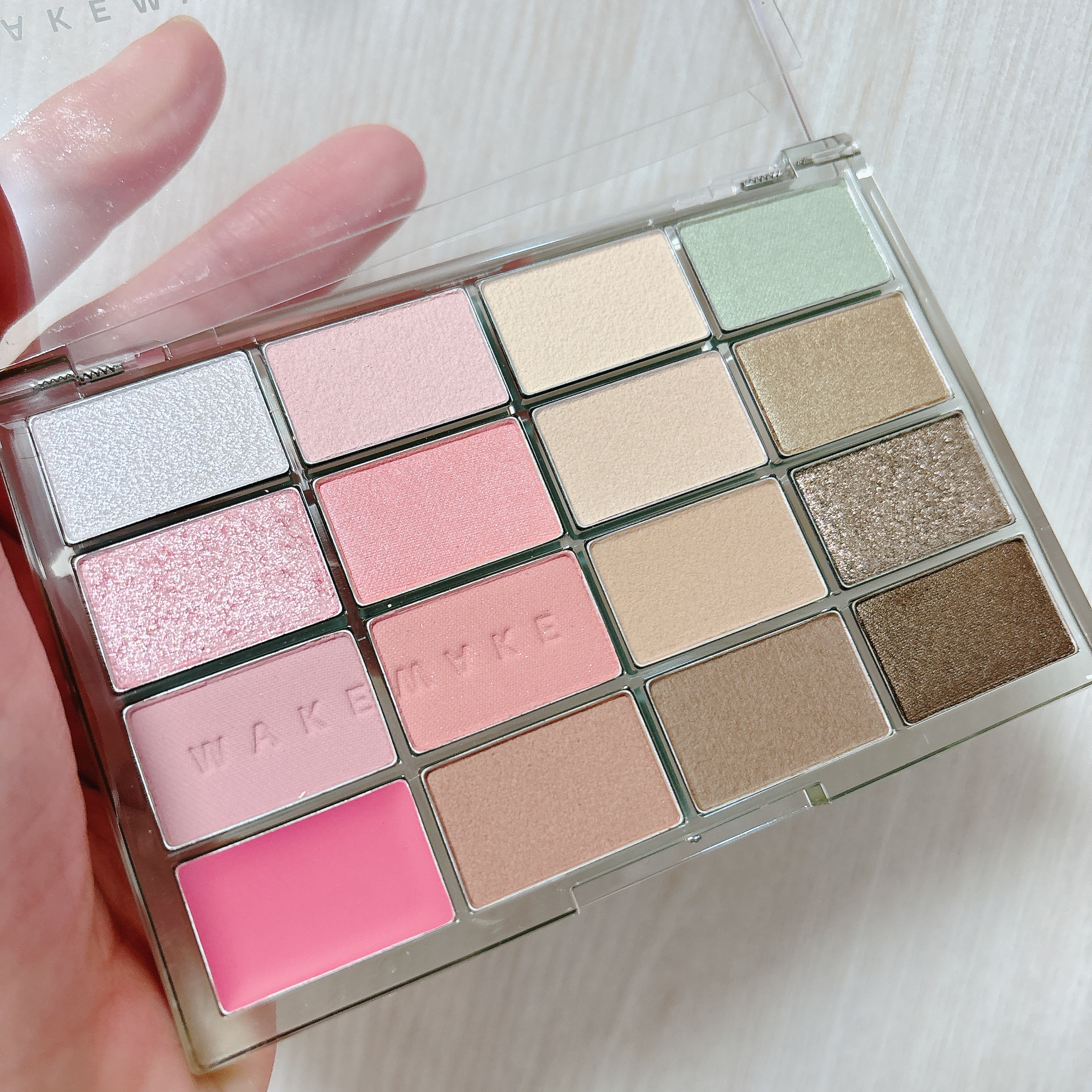 ソフトブラーリングアイパレット/wakemake/アイシャドウパレットを使ったクチコミ（2枚目）