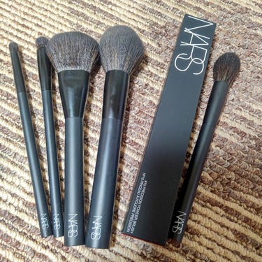 NARS プレシジョンパウダーブラシ ＃15のクチコミ「アットコスメにてクーポンで購入しました！！
NARSのブラシが好きで、少しずつ集めてます。
ハ.....」（3枚目）