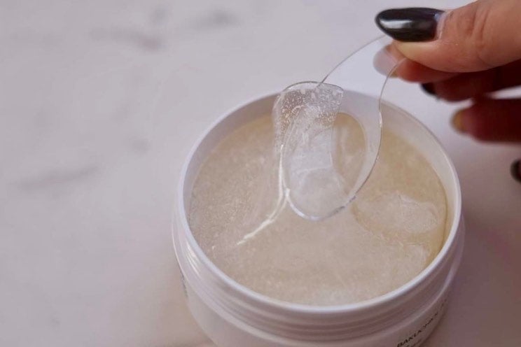 はち on LIPS 「目もとと口もとが乾燥のバロメーター!流石に昨日は加湿器を発動さ..」(7枚目)