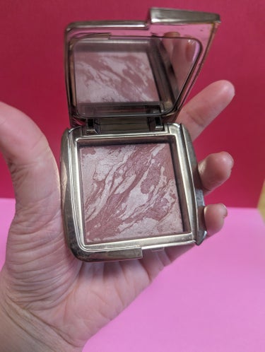 HOURGLASS Ambient Lighting Blushのクチコミ「HOURGLASS　Ambient Lighting Blush
品の良いチーク！ハワイで買い.....」（1枚目）