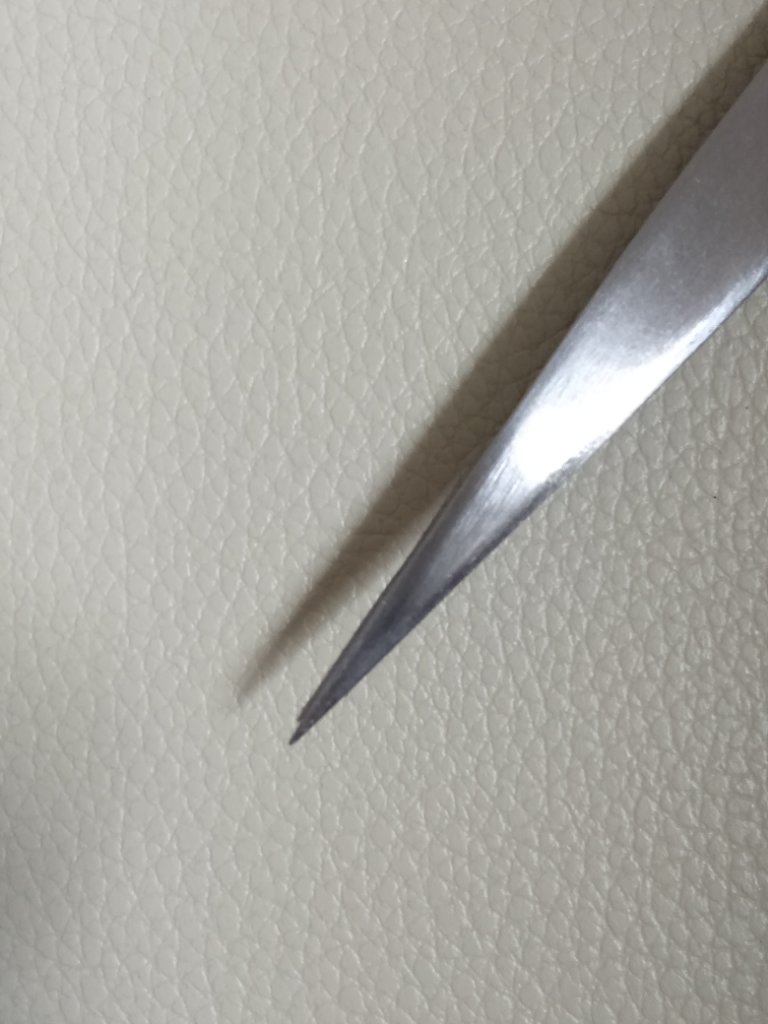 DAISO ステンレスピンセット（直型、先細タイプ）のクチコミ「DAISOのステンレスピンセットです。
先端が先細タイプを買いました。
細いアイテープを、はが.....」（2枚目）