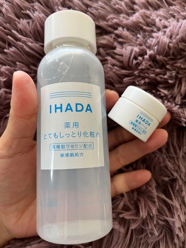 ◎イハダ IHADA 化粧水◎

敏感肌にも優しい、イハダ化粧水です。

薬局で購入しました！🥰
お値段は180ml1,650円でした。🙃


乾燥肌の私ですが、とてもしっとりタイプなのでかなり高保湿で