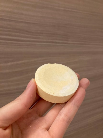 嘘が苦手なくま on LIPS 「25円!!おしゃ可愛いパケですが、4個入り100円!!しかも違..」(4枚目)