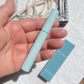 ミスクレオ on LIPS 「朝晩2回スキンケアの前に塗ることでまつ毛や眉毛の毛周期を整えて..」(1枚目)