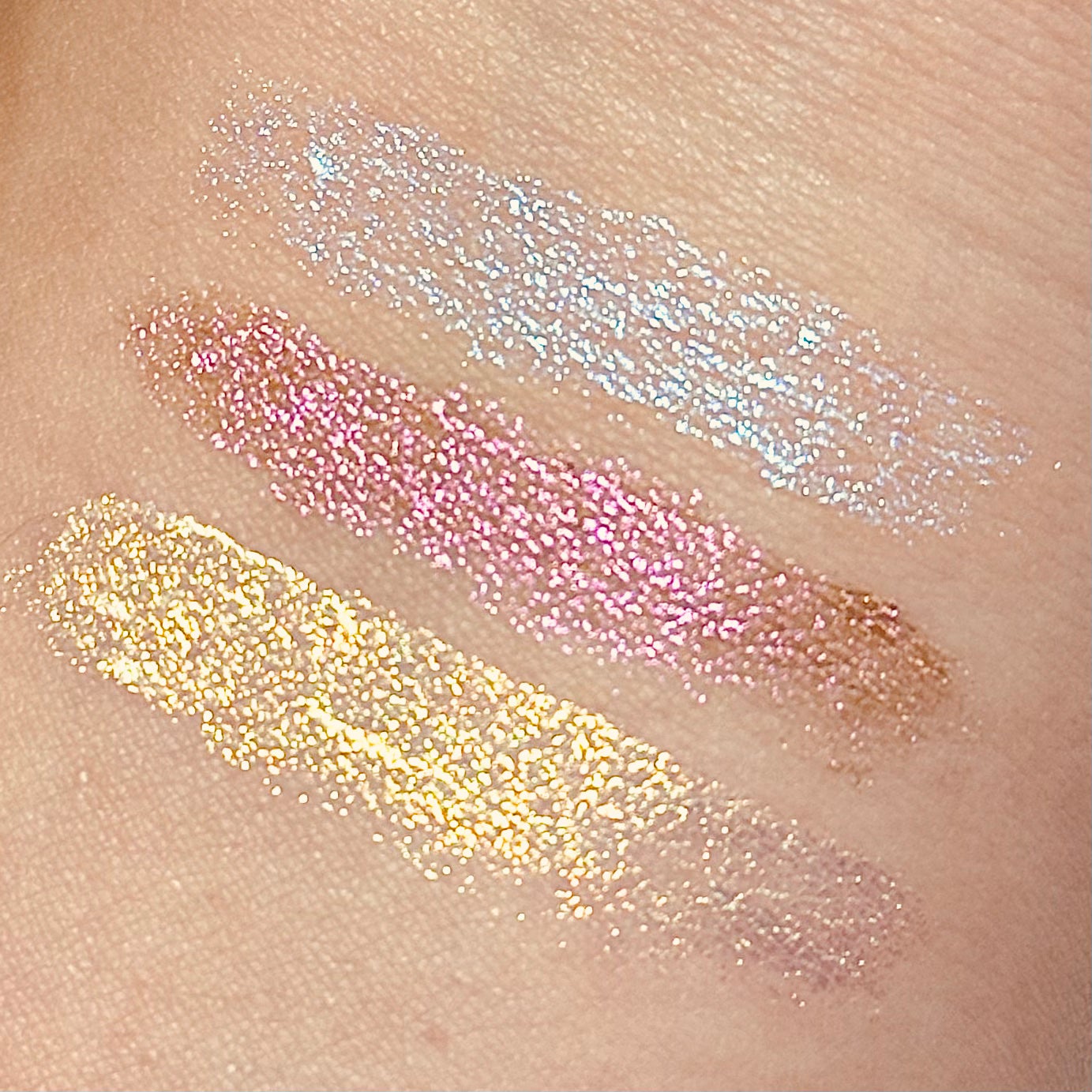 オーロラリキッドアイシャドウ/aZTK/リキッドアイシャドウを使ったクチコミ(3枚目)