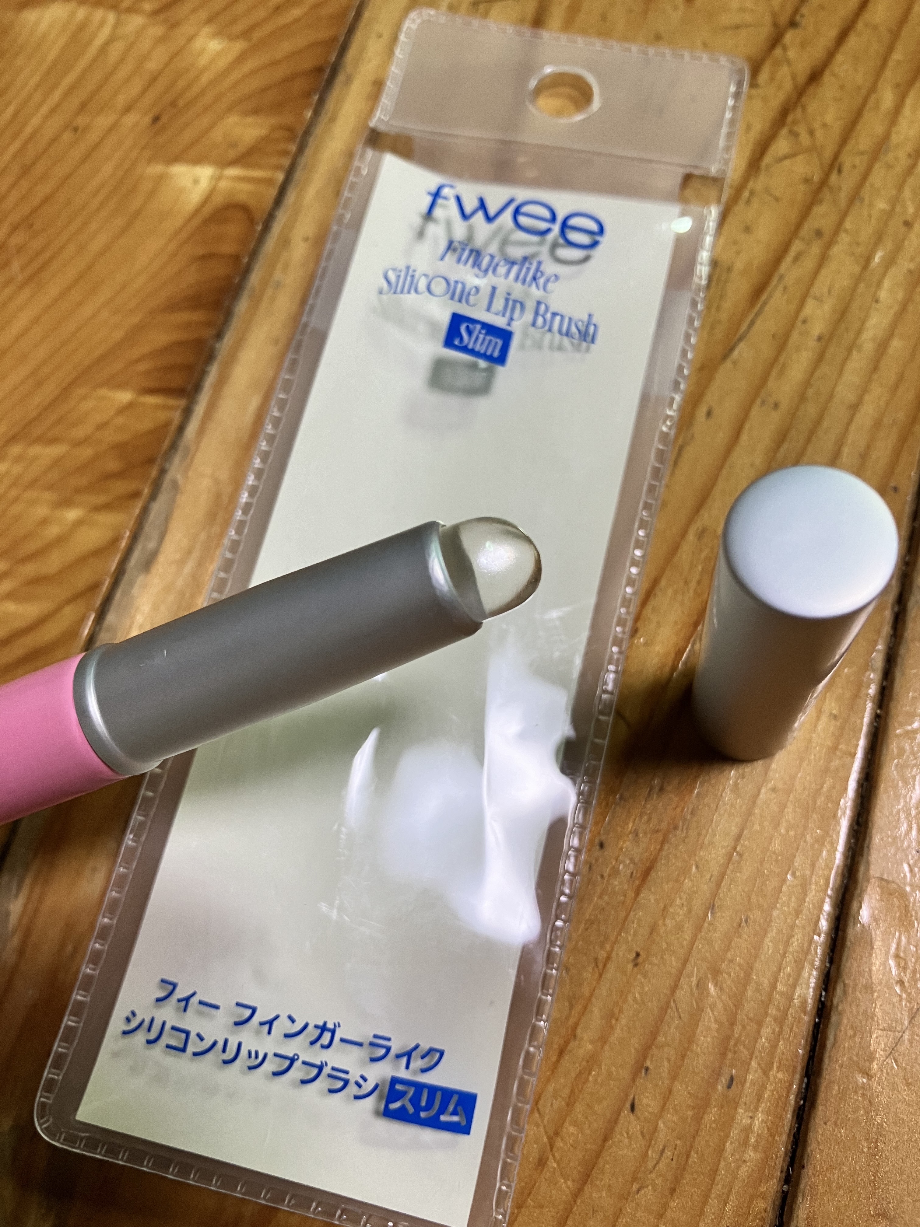 フィー フィンガーライク リップブラシ/fwee/メイクブラシを使ったクチコミ（1枚目）