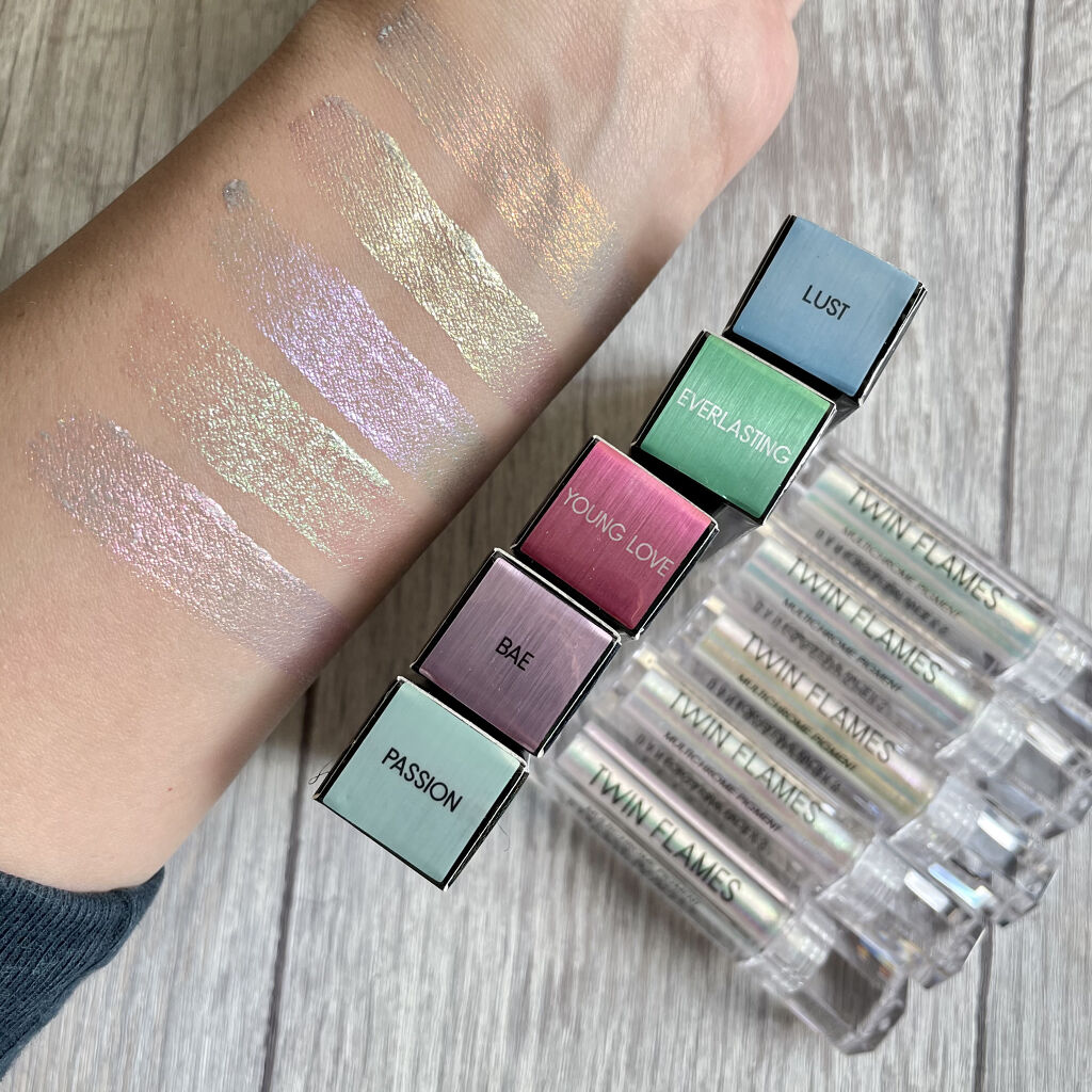 Twin Flames Multichrome Pigment﻿/DANESSA MYRICKS BEAUTY/リキッドアイシャドウを使ったクチコミ（3枚目）