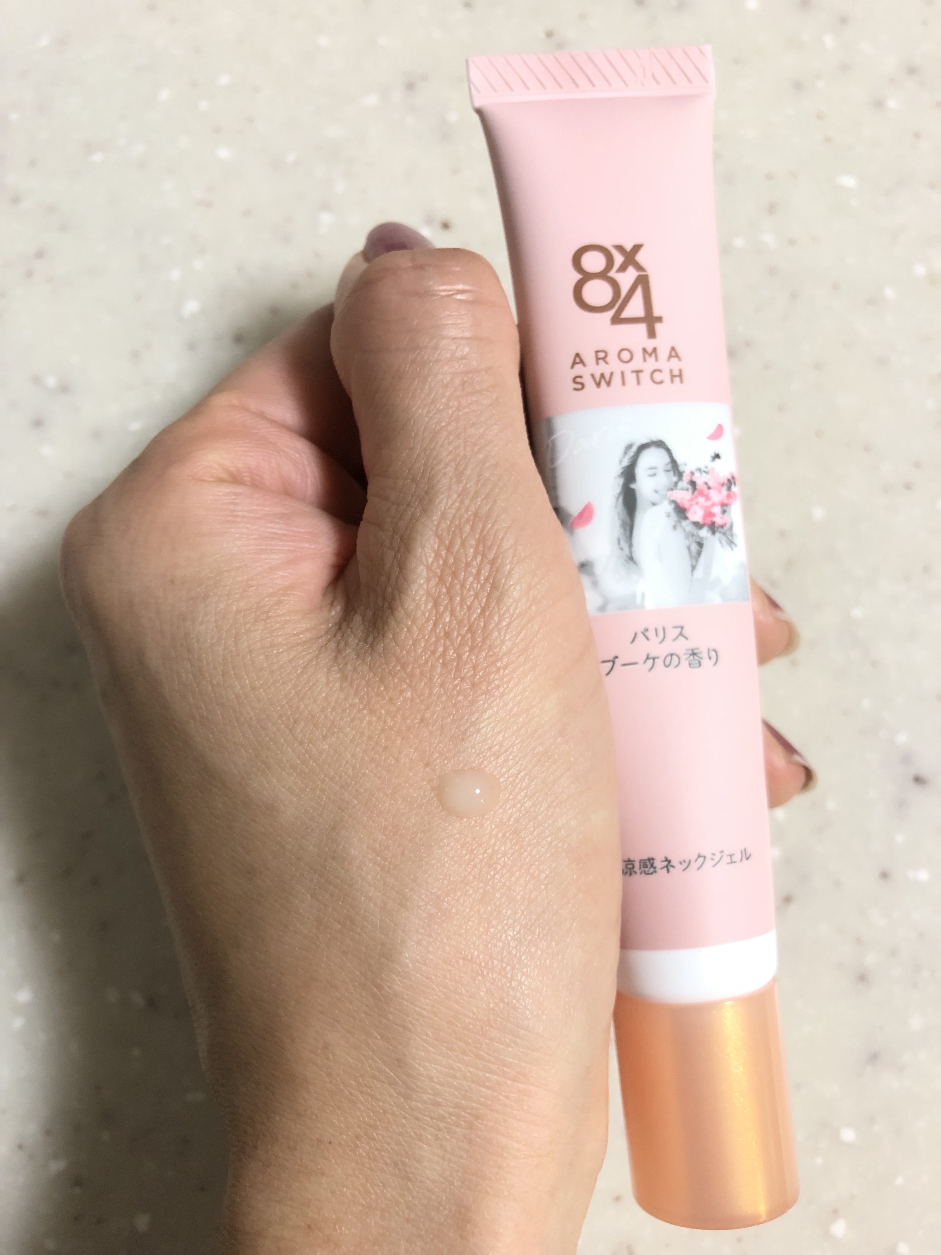 8x4 アロマスイッチ 涼感ネックジェル パリスブーケの香り/８ｘ４/デオドラント・制汗剤を使ったクチコミ（2枚目）