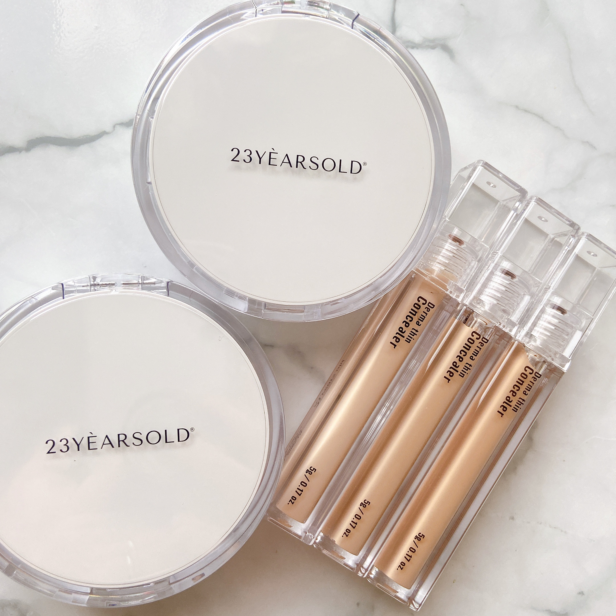 #23yearsold

❤︎ハートリーフシンカバークッション
❤︎ダーマシンコンシーラー


厚塗り感がないのにカバー力抜群！
鎮静ケア成分ドクダミ10,000PPM配合で肌荒れ時も安心✨

コンシーラーもしっかり密着して肌悩みをカバーし