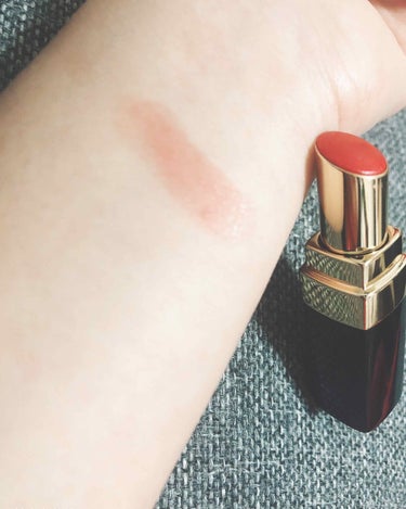 CHANEL rouge coco shine
発色→良いです。
質感→しっとり、ツヤ感がきれいです。
落ちにくさ→落ちにくい気がします。
匂い→ローズみたいな匂いです。
色→62 濃いメイクにも薄いメ