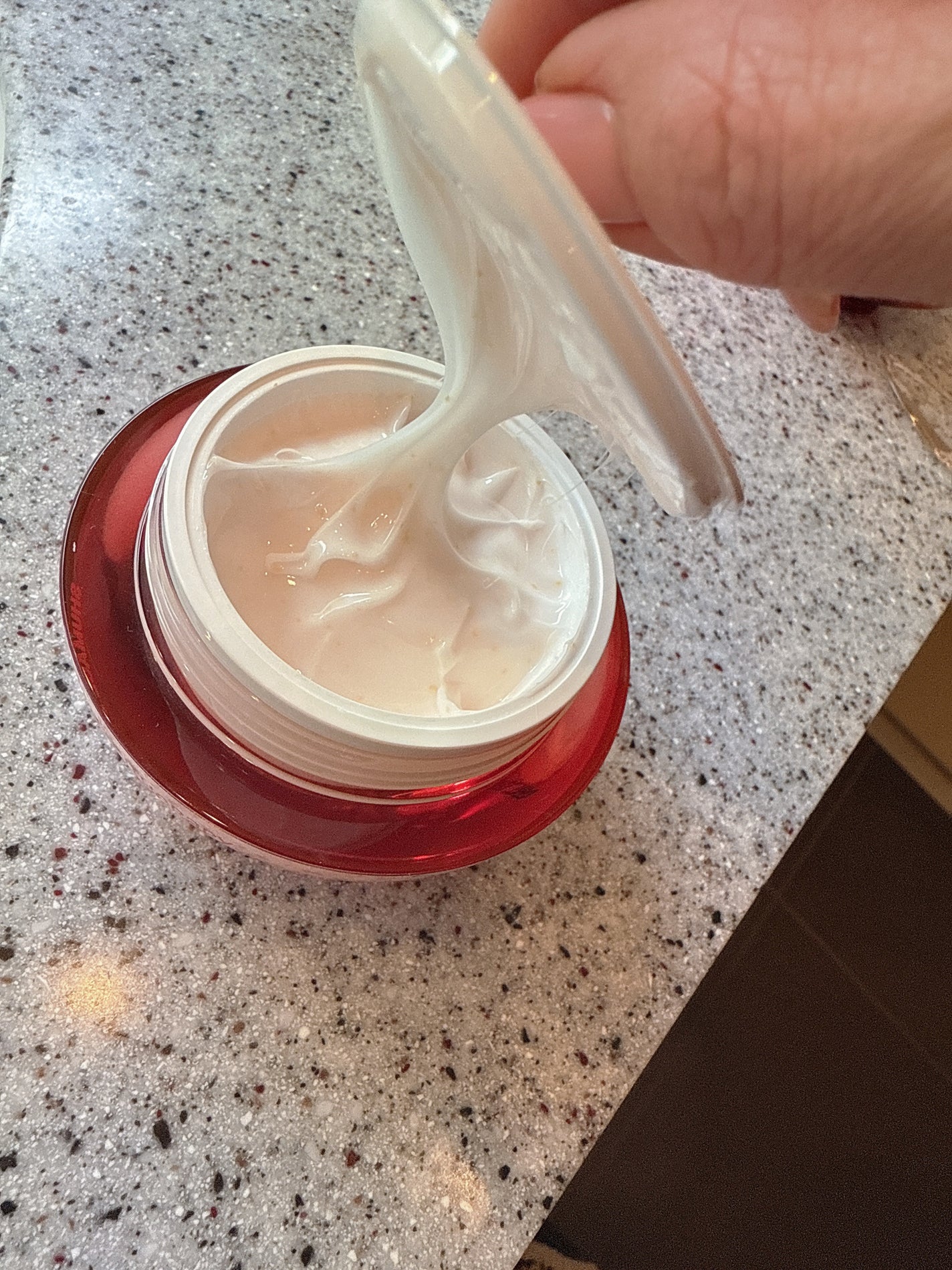 シューマジゴールド糸リフティングクリーム+EMS美顔器/MEDITHERAPY/フェイスクリームを使ったクチコミ(2枚目)