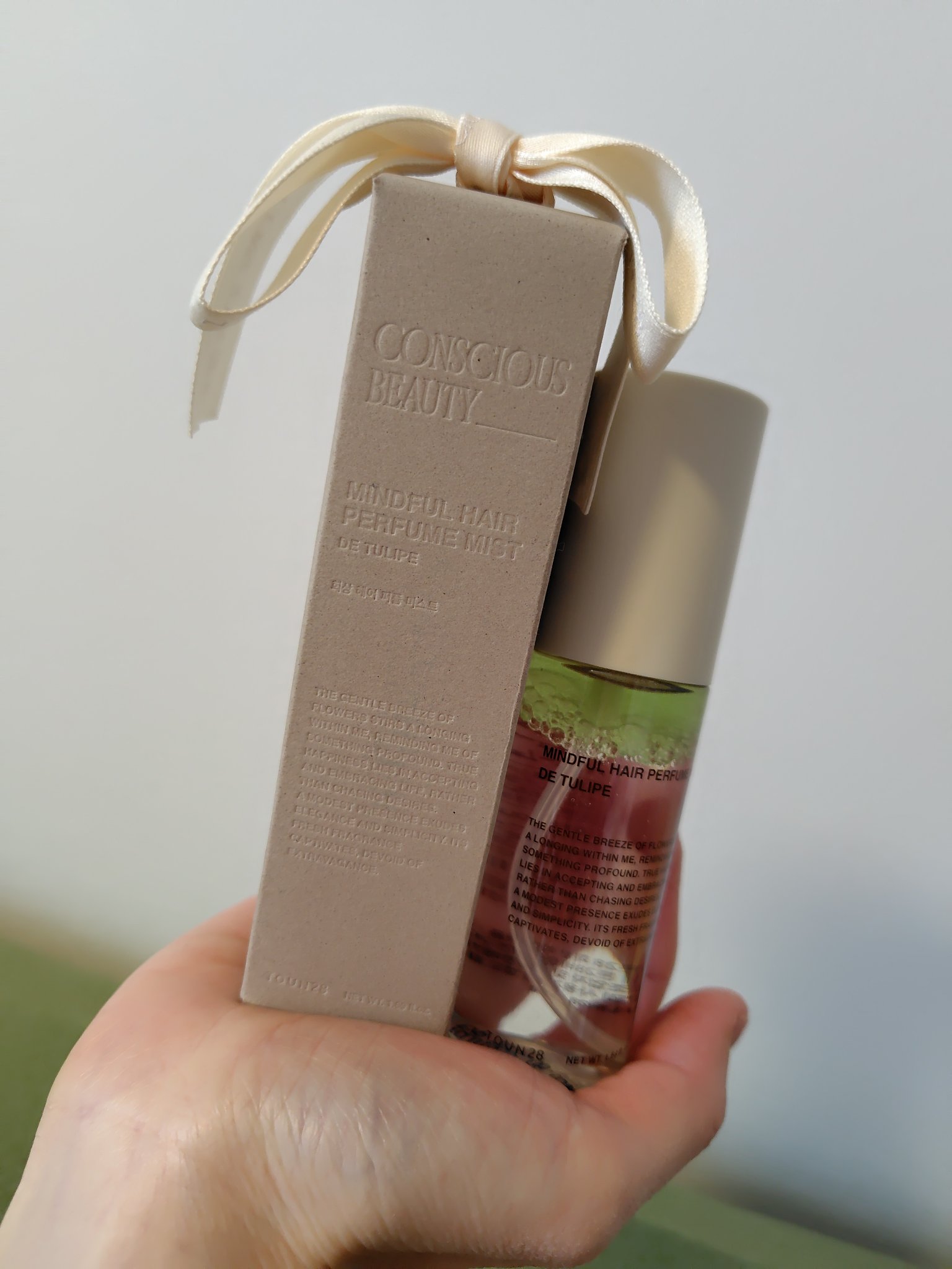 toun28【回想】
ドゥチューリップヘア
パフュームミスト

3種類の香りがあって、どれにするか迷いましたが、　回想にして正解でした！
甘すぎす、爽やか系の香りで気に入りました。
香りの持続力はかなりあります。　
ミストは2層になっていて