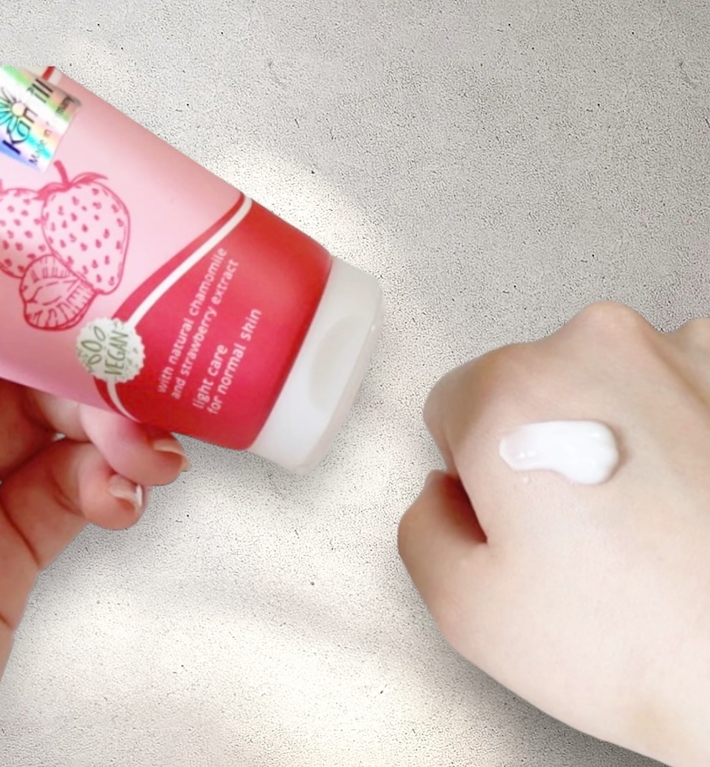 ハンド＆ネイルクリーム  スウィーティー 75ML/カミール/ハンドクリームを使ったクチコミ（2枚目）