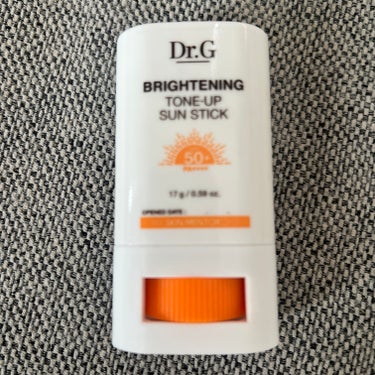 Dr.G ブライトニングアップサンスティック 
SPF50+ PA++++


手を汚さずに塗れてとても便利です！
ベタつきも少ないので、特に首や首の後ろに使っています。
外出先でもサッと塗れるので重宝